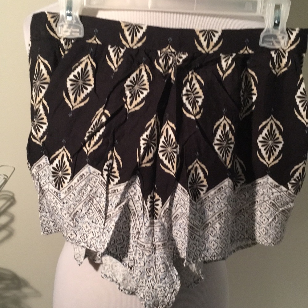 Abercrombie and Fitch black and white Skort/Shorts